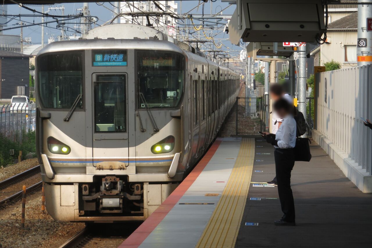 1日に1本だけ】 手柄山平和公園駅で新快速 「近江今津行き」 を撮る