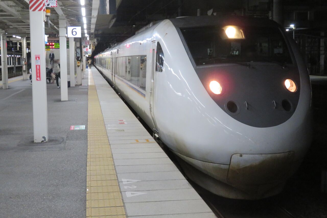 1日に1本だけ】 米原駅で6番のりばから発車する特急しらさぎ