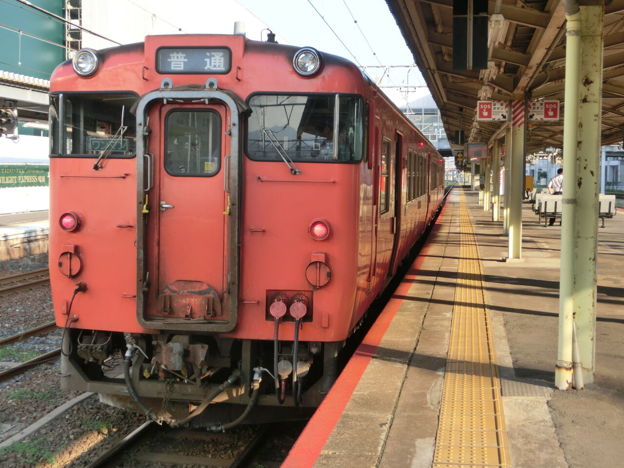 徳山駅で岩徳線の列車＆在来線の駅名標を撮る （2017年8月） : 関西の