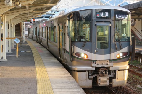 紀伊勝浦駅で新型車両 227系を撮る （2021年7月、2023年2月）