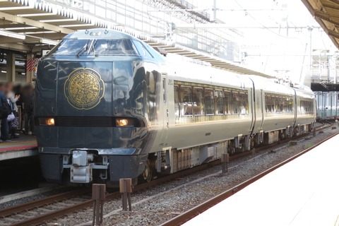 京都駅で "悠久" 車両の臨時特急 「いにしへ」 奈良行きを撮る （2025年11月）