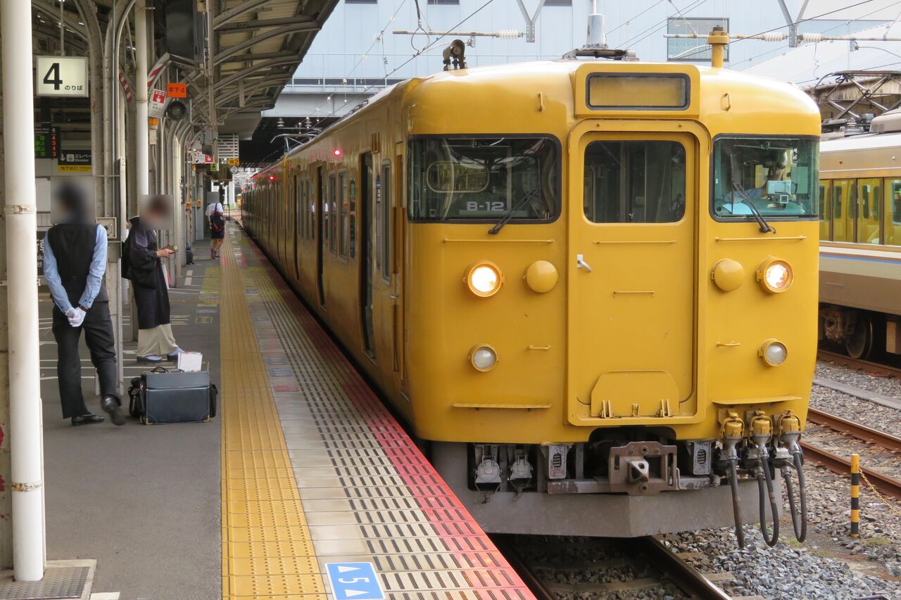 N*I様 鉄道部品　JR　伯備線　山陽線　プラ製行先板　岡山持ち４枚　電車　プレ N*I様 鉄道部品 JR 伯備線 山陽線 プラ製行先板 岡山持ち4枚