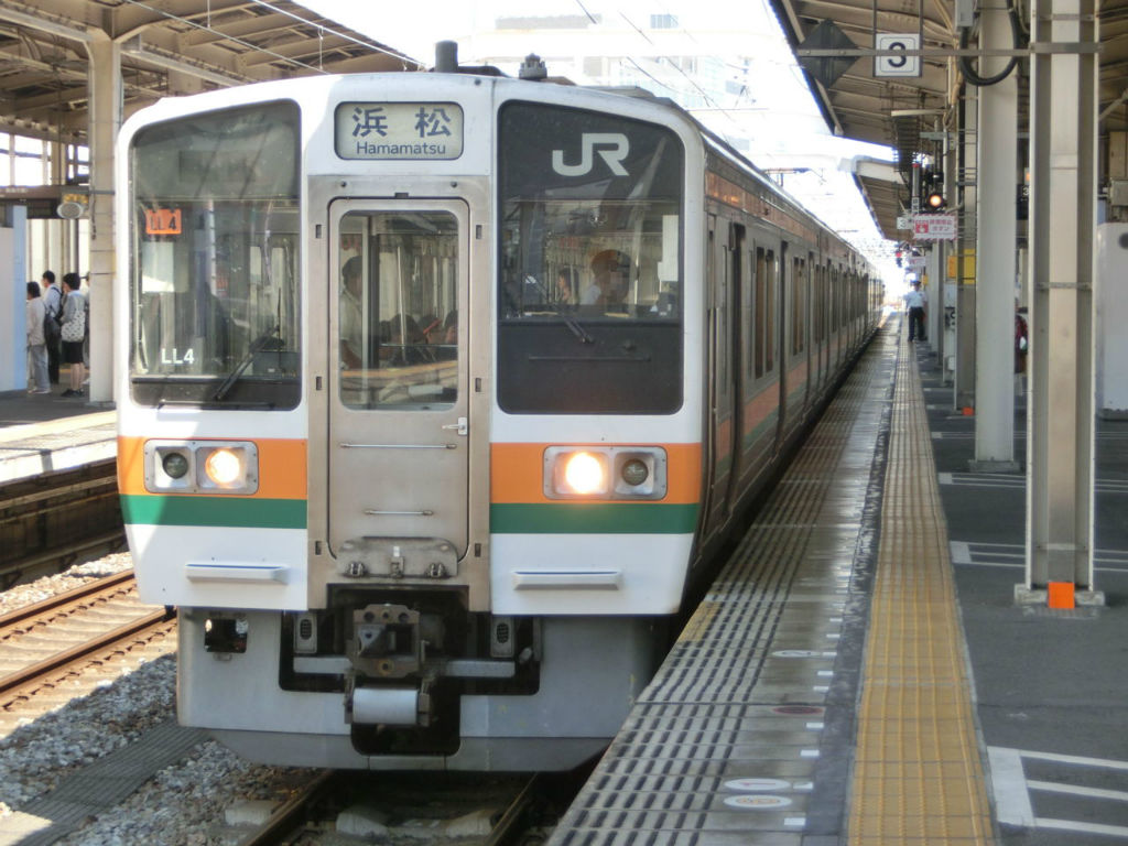 静岡駅で 特急ふじかわ ホームライナー 普通列車を撮る 17年 関西のjrへようこそ