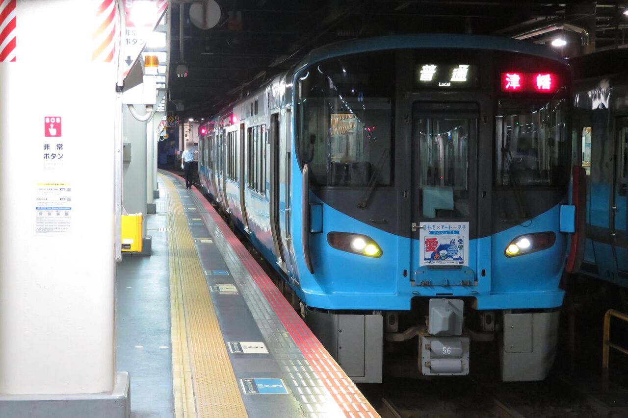 1日に1本だけ】 金沢駅で普通 「津幡行き」 を撮る （521系＆発車標