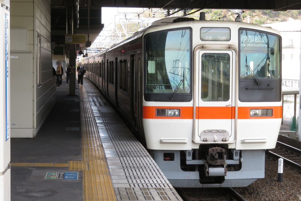 もうすぐ引退】 米原駅で当駅止の311系を撮る。到着後に幕回しも