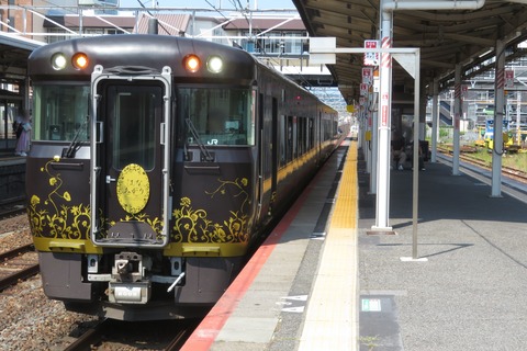 近江八幡駅で観光列車 はなあかり 「大津行き」 を撮る （発車標＆車両） 【2026年8月】