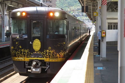 大津京駅で観光列車 「はなあかり」 敦賀行きを撮る （発車標＆車両） 【2025年7月】