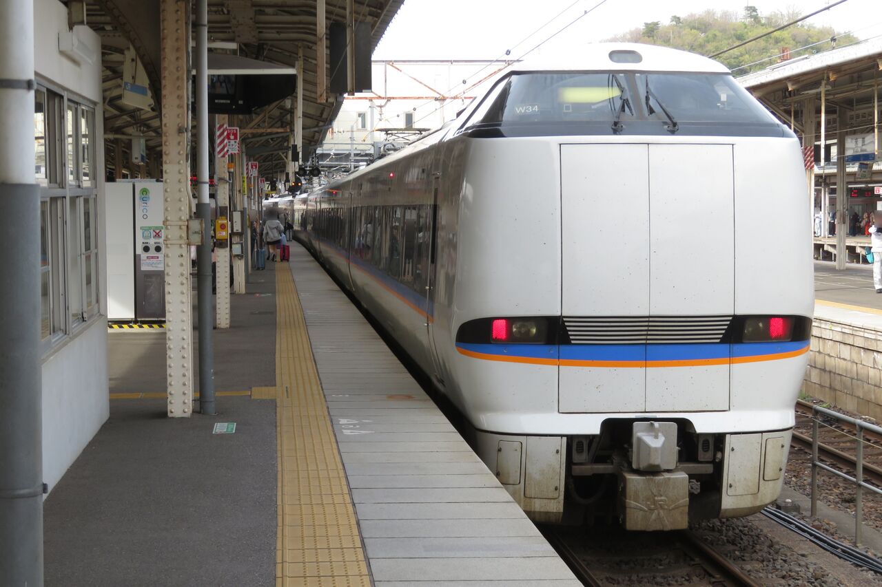 米原駅で 新塗装の特急 「しらさぎ」 を撮る （683系） 【2025年4月