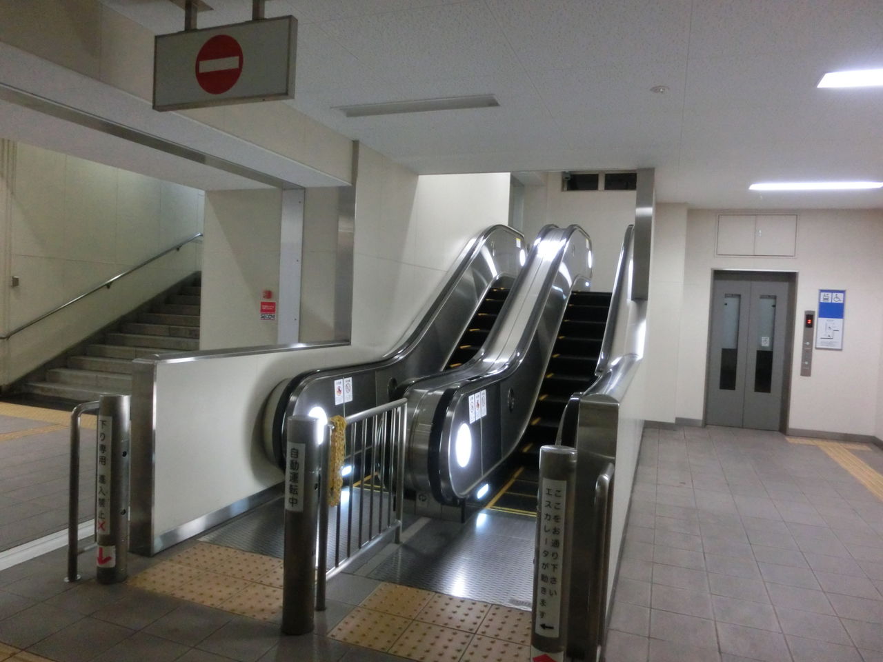 米原駅にある 滋賀県一短い エスカレーター 13年12月 関西のjrへようこそ 米原駅にある 滋賀県一短い エスカレーター 13年12月 関西のjrへようこそ