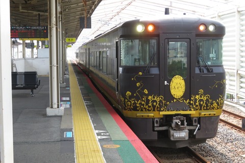 近江今津駅で観光列車 「はなあかり」 敦賀行きを撮る (発車標&車両) 【2025年7月】
