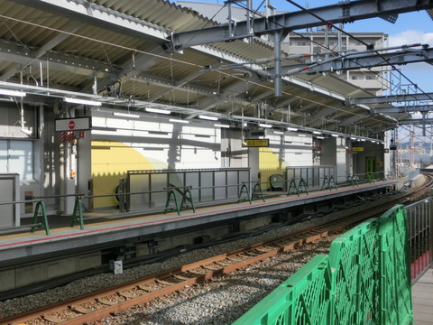 鴫野駅 1・2番のりば改装工事（2018年12月24日）