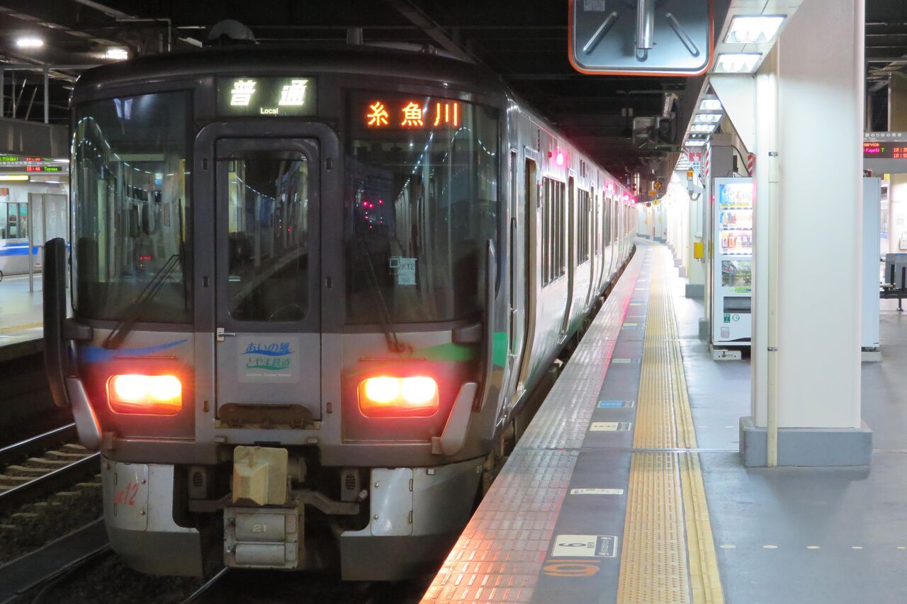 1日に1本だけ】 金沢駅で普通 「糸魚川行き」 を撮る (521系 1日に1本だけ】 金沢駅で普通 「糸魚川行き」 を撮る (521系