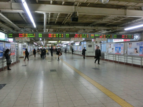 広島駅 新しい跨線橋の電光掲示板（発車標）【2015年1月】