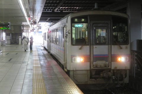 【1日に2本だけ】 広島駅でキハ120形の普通 「三次行き」 を撮る (2026年2月)
