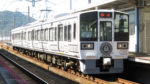 三原駅で 当駅止の観光列車 「ラ・マルしまなみ」 を撮る （2021年10月）