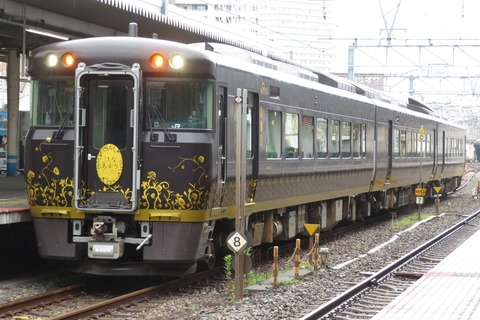 岡山駅で観光列車 「はなあかり」 尾道行きを撮る (発車標&車両) 【2025年6月】