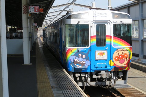 【瀬戸大橋線】 アンパンマントロッコの牽引車が 岡山側から四国側に変更されていた件 【新旧比較】