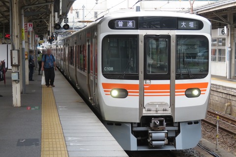 米原駅で 7番のりばから発車する新型車両 「315系」 の普通 大垣行きを撮る （2025年7月）