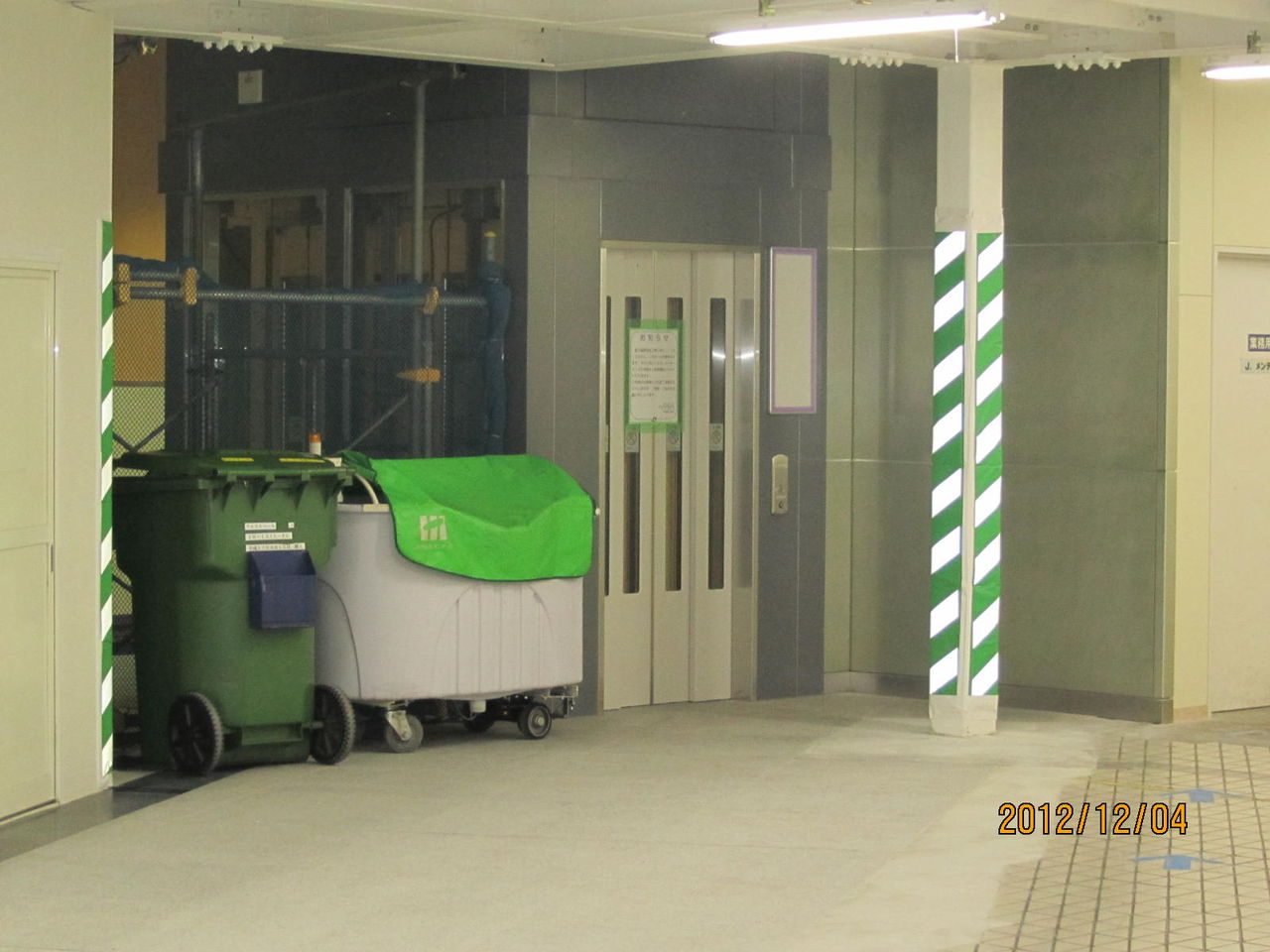 新大阪駅のコンコースに 新ホームのエレベーターが出現 12年12月 関西のjrへようこそ