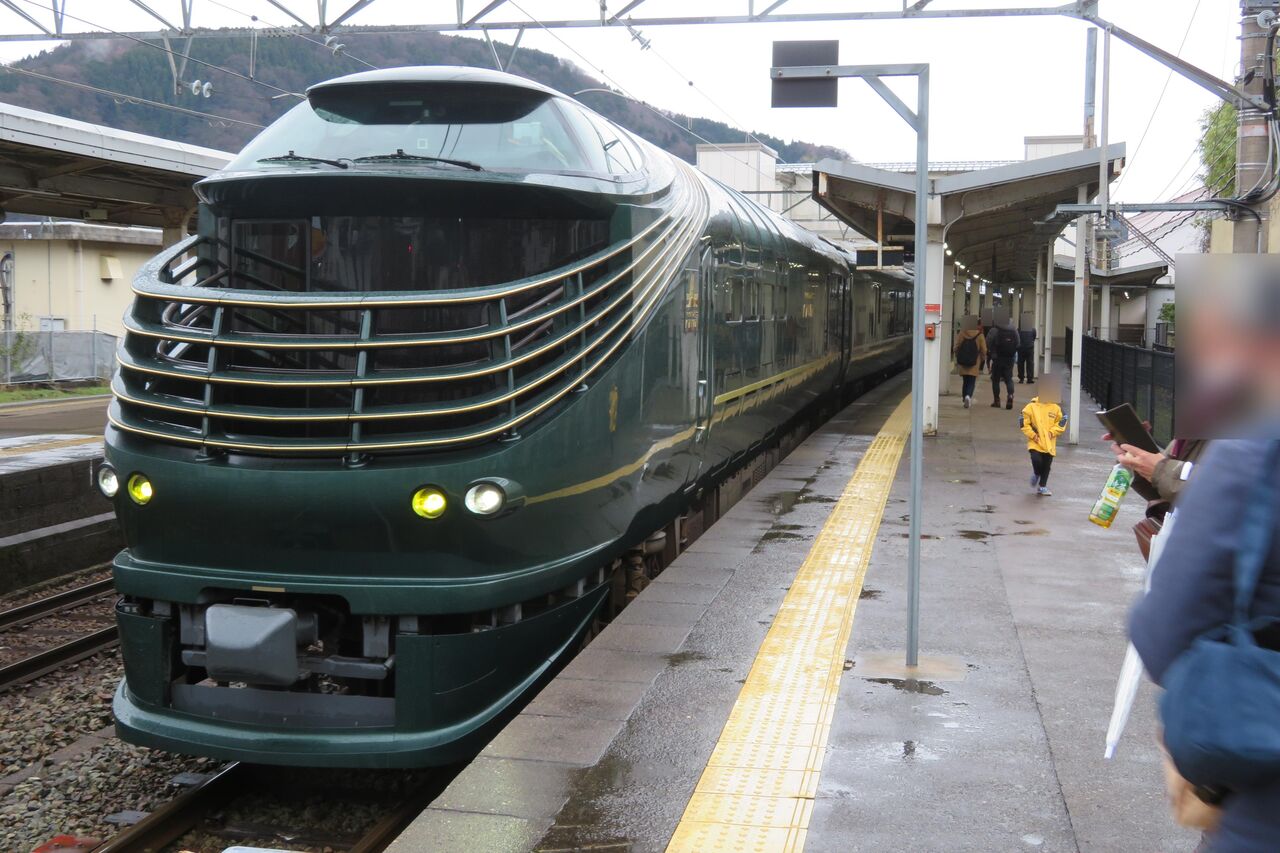 城崎温泉駅で 「TWILIGHT EXPRESS 瑞風」 下関行きを撮る （車両