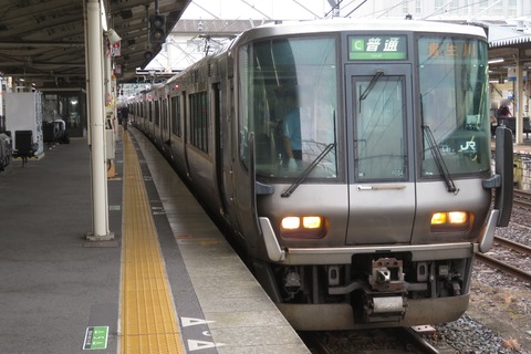 草津駅で 元阪和線の223系による普通 「貴生川行き」 を撮る （2026年7