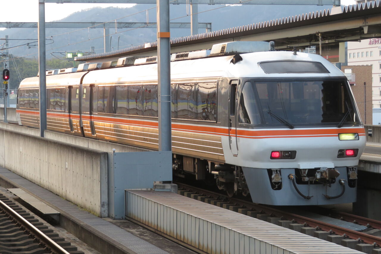 福知山駅で 元特急 「ひだ」 車両（キハ85系⇒KTR8500形）を撮る