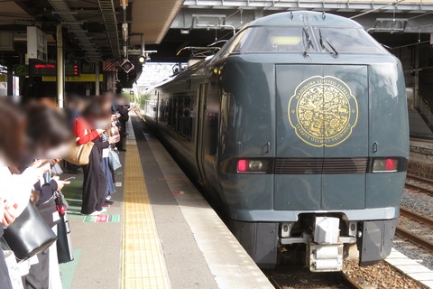 柏原駅で通勤特急 「らくラクやまと」 新大阪行きを撮る （発車標＆まほろば 「悠久」 車両） 【2026年5月】