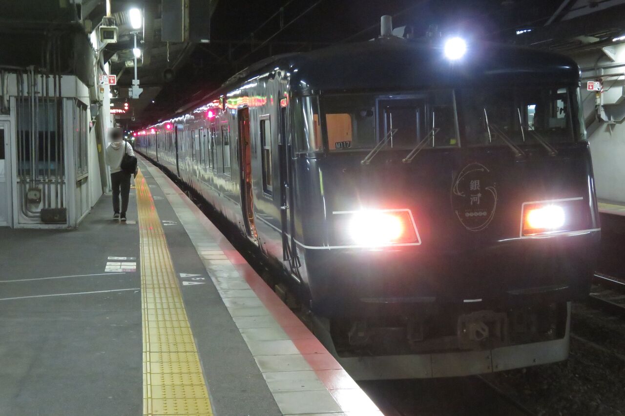 夜行列車】 西明石駅で 「WEST EXPRESS 銀河」 下関行きを撮る （発車