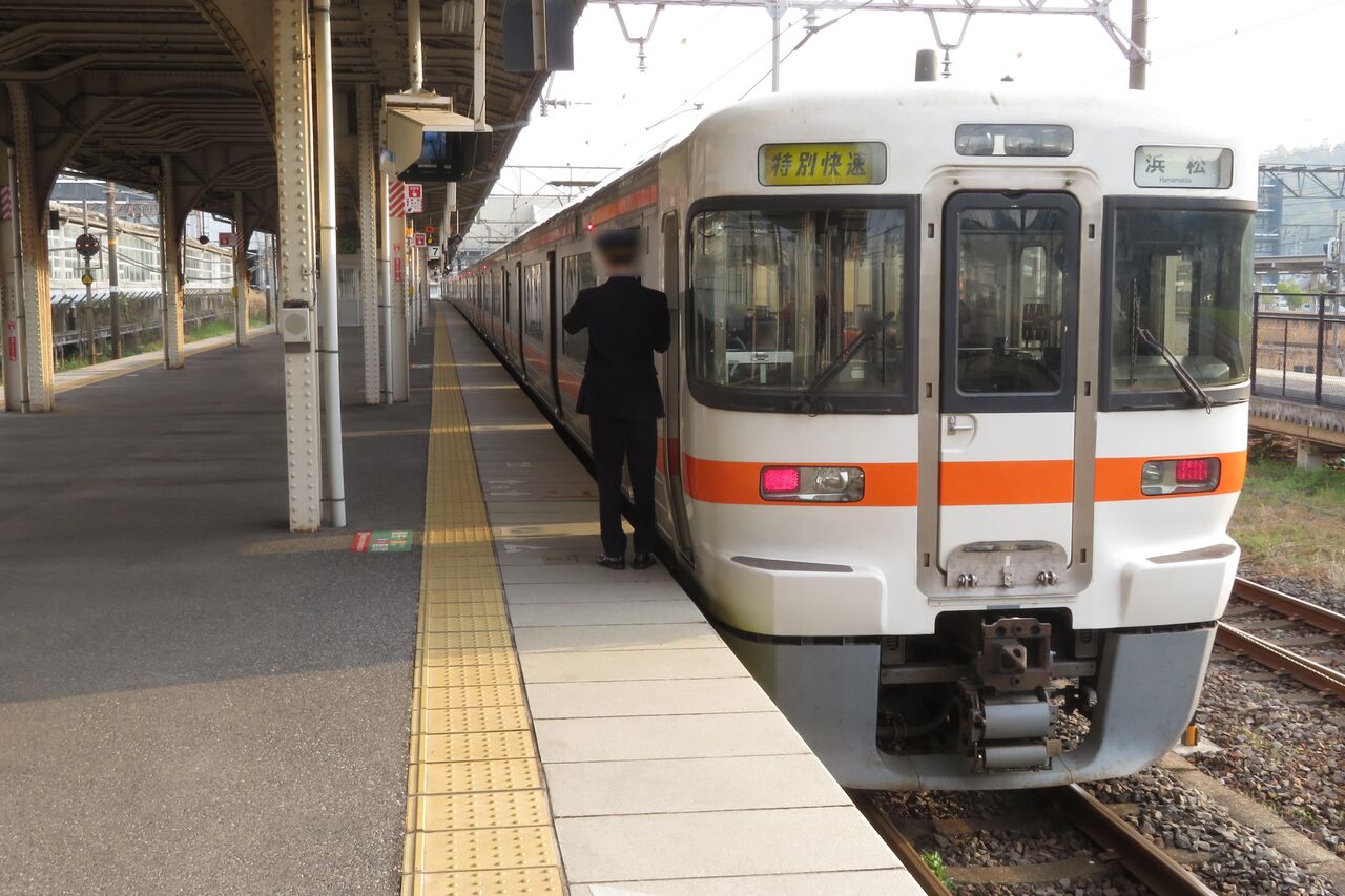土休日に1本】 米原駅で特別快速 「浜松行き」 を撮る （車両＆発車標