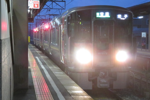 【1日に1本だけ】 総社駅で 227系の普通 「米子行き」 を撮る （115系G編成から変更） 【2026年3月】