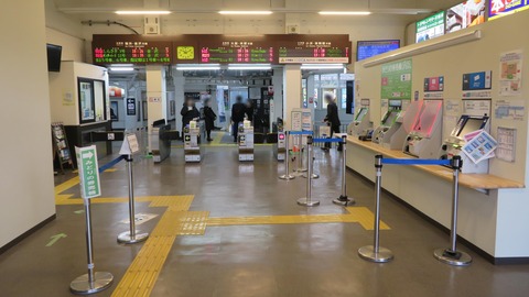 敦賀駅 改札前の自動券売機が移設された件 （2023年11月）