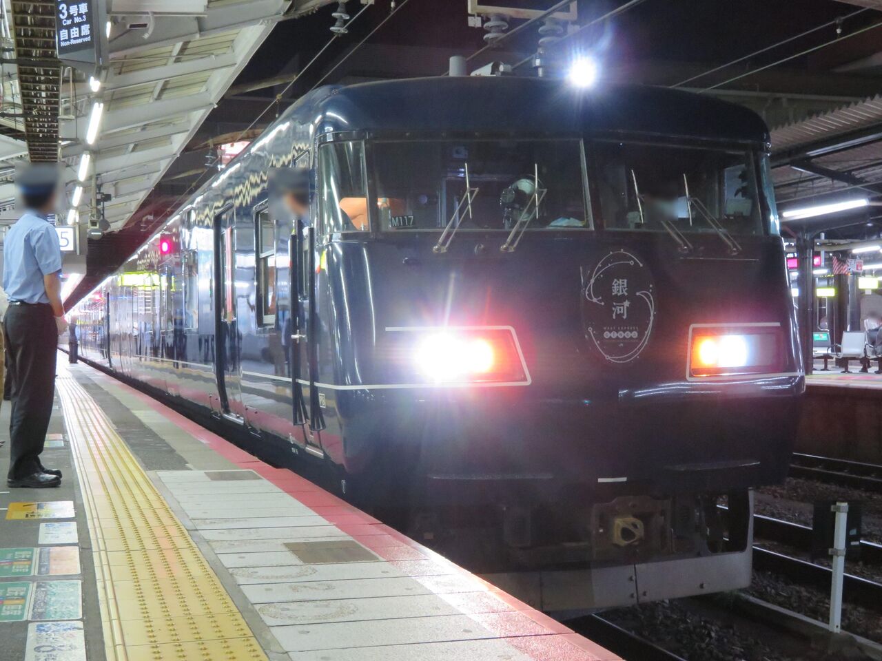 天王寺駅で 「WEST EXPRESS 銀河」 新宮行きを撮る （車両＆発車標