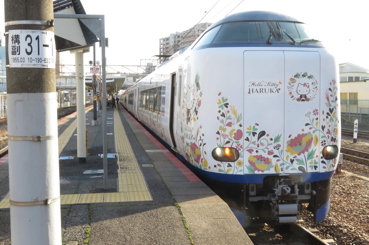 野洲駅で新型車両・271系の関空特急 「はるか」 を撮る （2024年