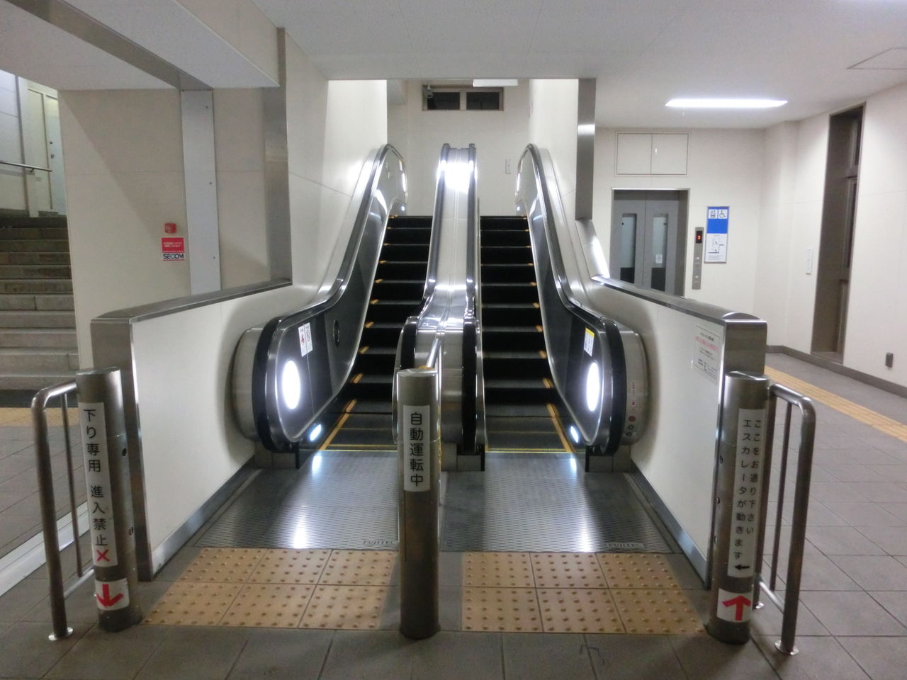 米原駅にある 滋賀県一短い エスカレーター 13年12月 関西のjrへようこそ 米原駅にある 滋賀県一短い エスカレーター 13年12月 関西のjrへようこそ
