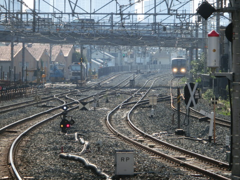 放出駅 おおさか東線の電車同士の緩急接続は不可能だった！