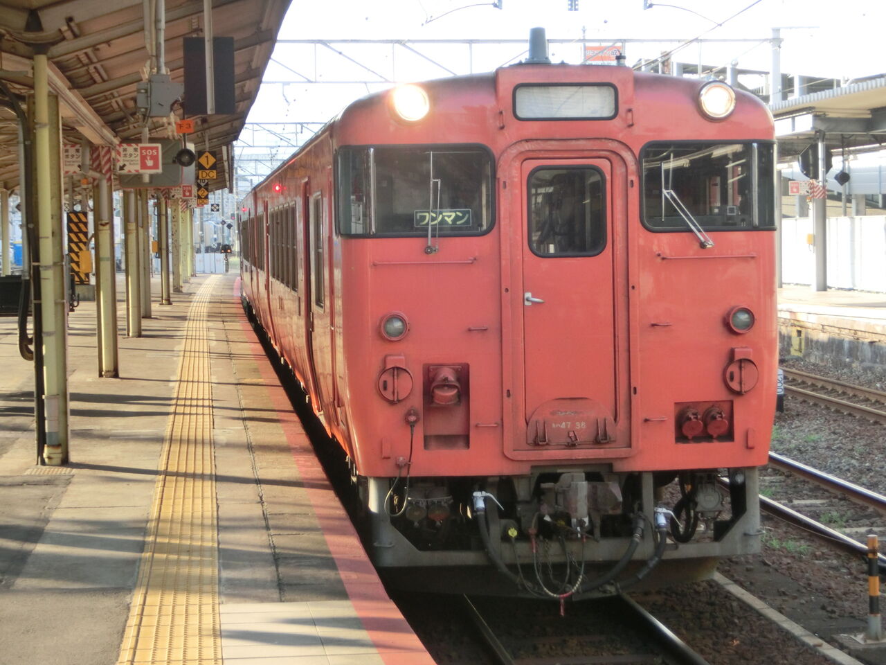 行先板　サボ　岩国　徳山 鉄道サイン　駅名板　駅名標　岩徳線　山口県ローカル鉄道 徳山駅で岩徳線の列車＆在来線の駅名標を撮る （2017年8月