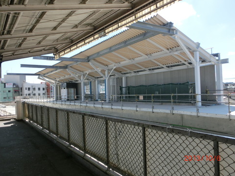 鴫野駅 新ホーム設置工事（2013年10月）