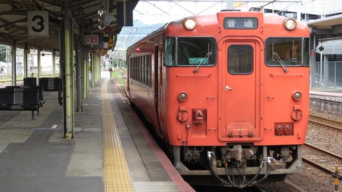 岩徳線】 徳山駅と岩国駅でキハ40形 ＆ 岩徳線ホームの発車標