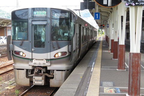 新宮駅で 新型車両227系の普通 「紀伊田辺行き」 を撮る （2021年7月）