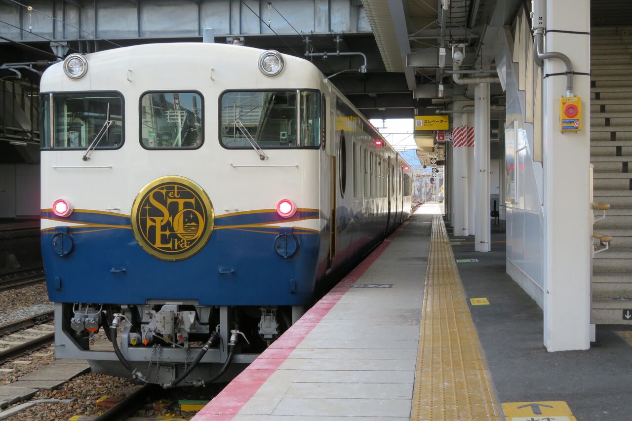 西条駅で観光列車 「etSETOra」 宮島口行きを撮る （車両＆発車標） 【2021年1月】 関西のJRへようこそ！