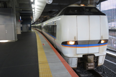敦賀駅で 新塗装の特急 「しらさぎ」 を撮る (683系) 【2024年12月】