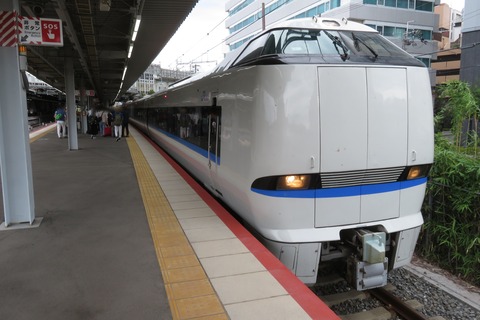 【1日に1～2本】 新大阪駅で10番のりば発着の特急 「サンダーバード」 大阪行きを撮る （2025年9月）