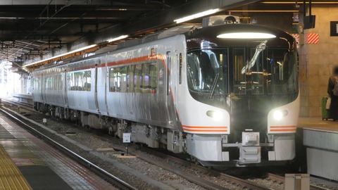 大阪駅で 特急ひだ の新型車両 「HC85系」 を撮る （2023年4月）