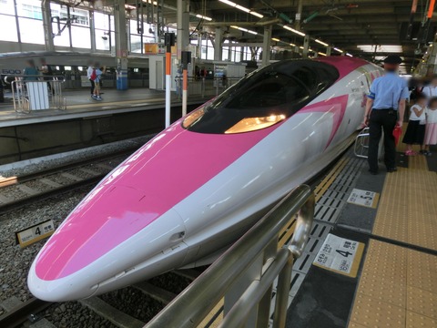 広島駅で 「ハローキティ新幹線」 を撮る （2018年9月）