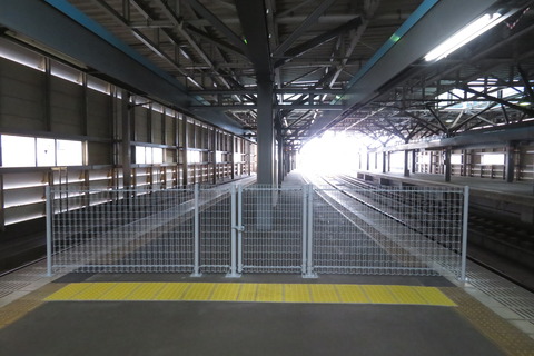 福井駅 ハピラインふくいホームの一部が立入禁止に。フェンスが設置される。(2026年4月)