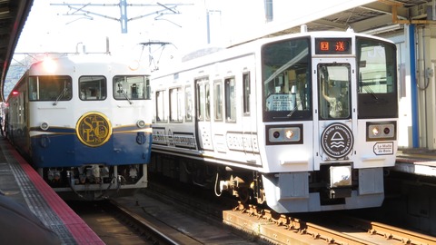 三原駅で 観光列車 「etSETOra」 と 「ラ・マルしまなみ」 が並んだ！ （2021年10月）