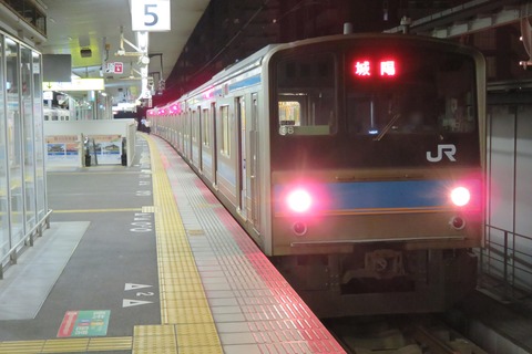 【レア中のレア】 奈良駅で 5番のりばから発車する 「城陽行き」 を撮る （205系＆発車標） 【2022年5月】