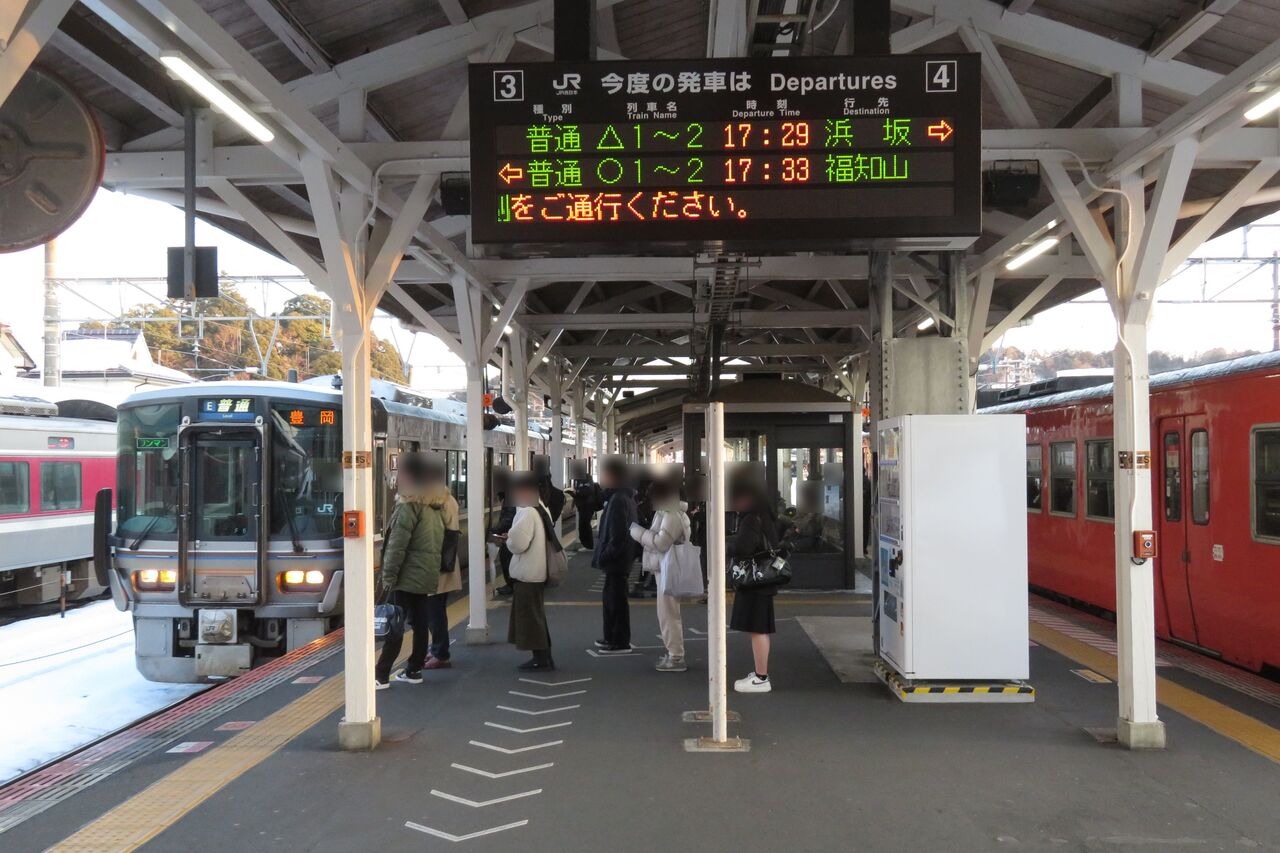 豊岡駅の発車標、独自の 「折返○○行」 表示が出なくなった件 （2025
