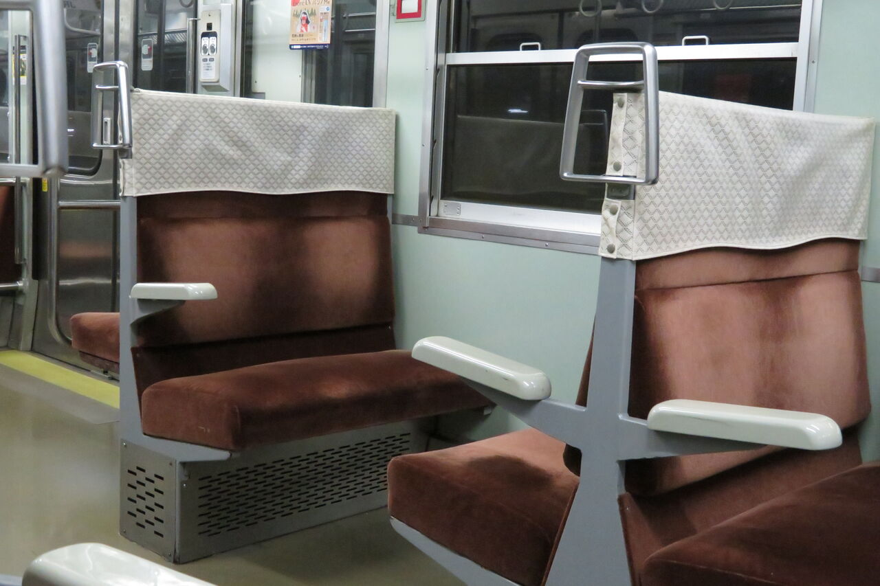 113系？115系？のボックスシートに付いているミニテーブル2個セット