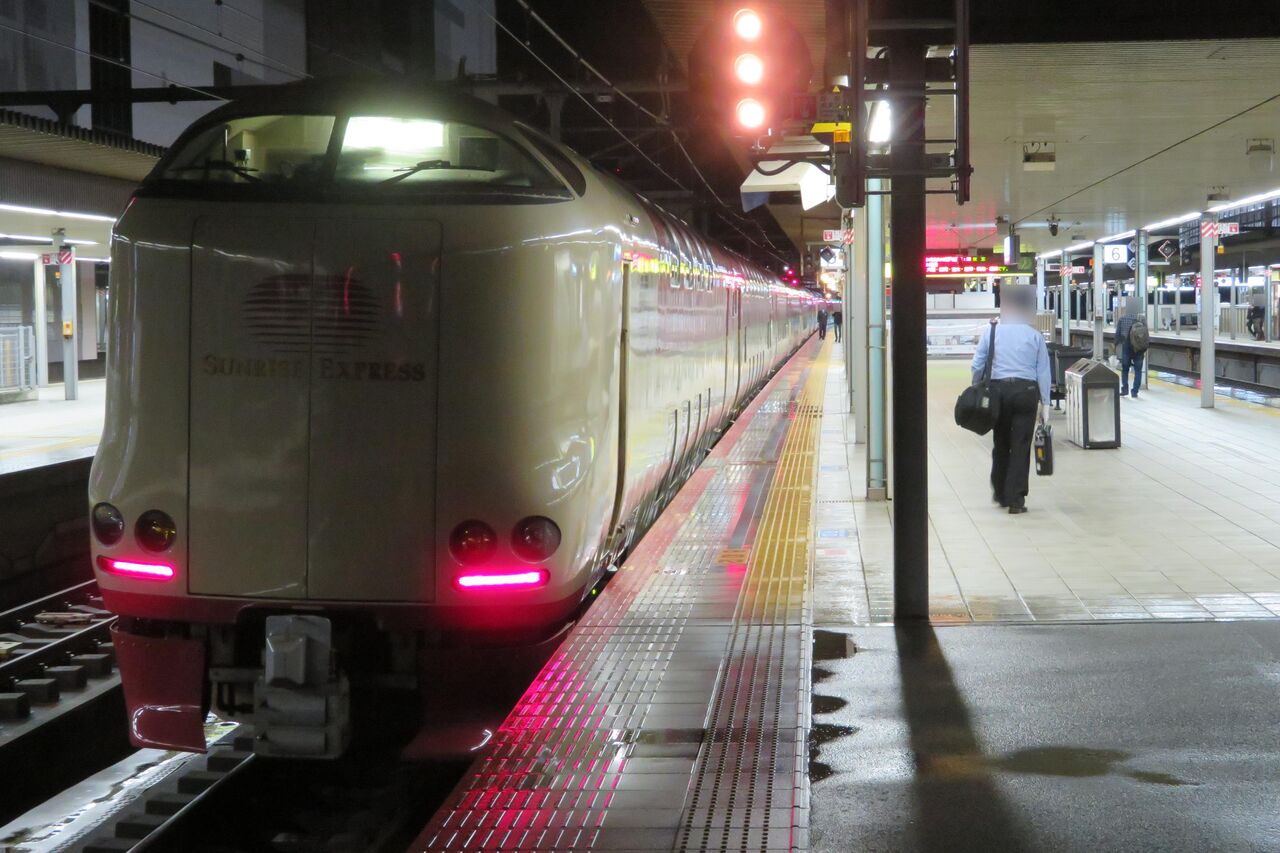 姫路駅で寝台特急 「サンライズ瀬戸・出雲」 東京行きを撮る
